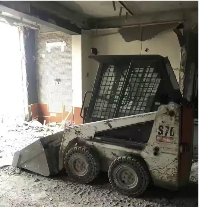 黑龙江哈尔滨某小区多位业主开云体育 开云平台突然发现自家墙体开裂后陆续向物业公司反映情况(图2)