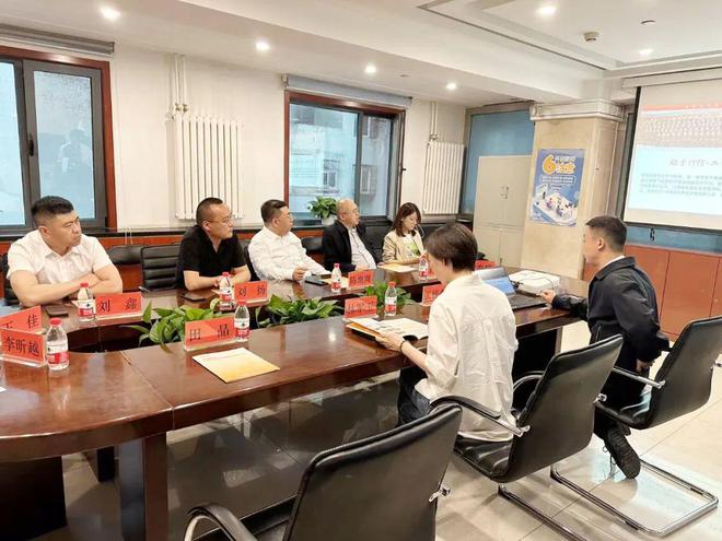 开云 开云体育哈尔滨物业集团调研组莅临爱侬考察学习社区居家养老服务经验(图2)