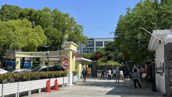 开云体育 开云平台“袖珍小区”物业“团购”：不合并未涨价上海三小区联合招标换来品牌物业(图5)