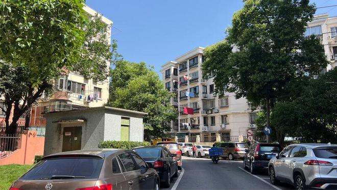 开云体育 开云平台“袖珍小区”物业“团购”：不合并未涨价上海三小区联合招标换来品牌物业(图2)