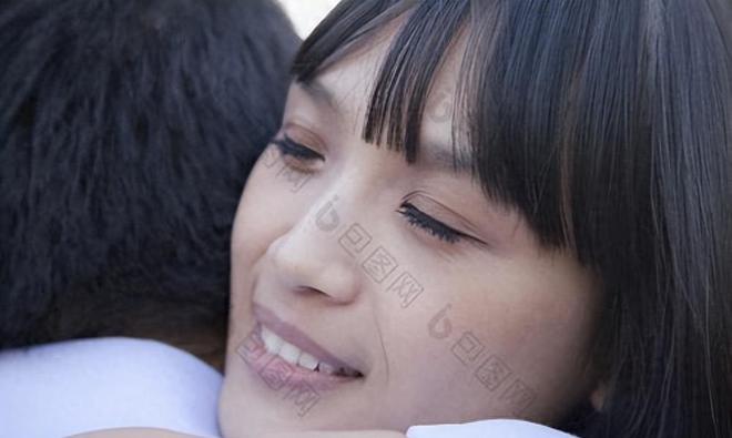 大一单亲母女与物业公司大叔爷俩同一屋檐下合租结局亮开云体育 开云平台了(图5)