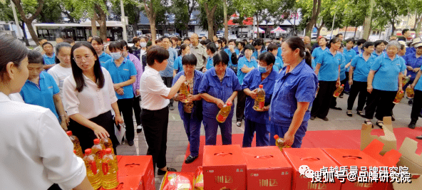 开云体育 开云官网濮阳市杰世物业管理有限公司工会举办中秋节关爱职工活动(图5)